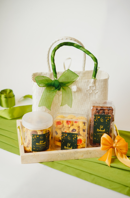 Branded corporate gifts and hampers for customers in Mumbai