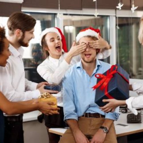 Which Corporate Gifts are Great for Team Building?