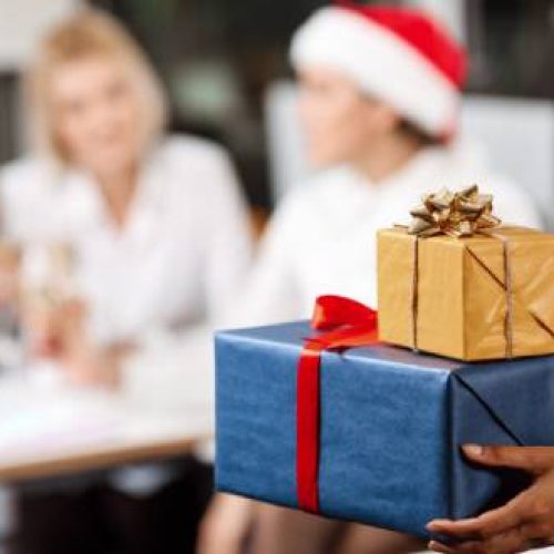 Why do Companies Give Welcome Kits to New Employees? Here are the Reasons